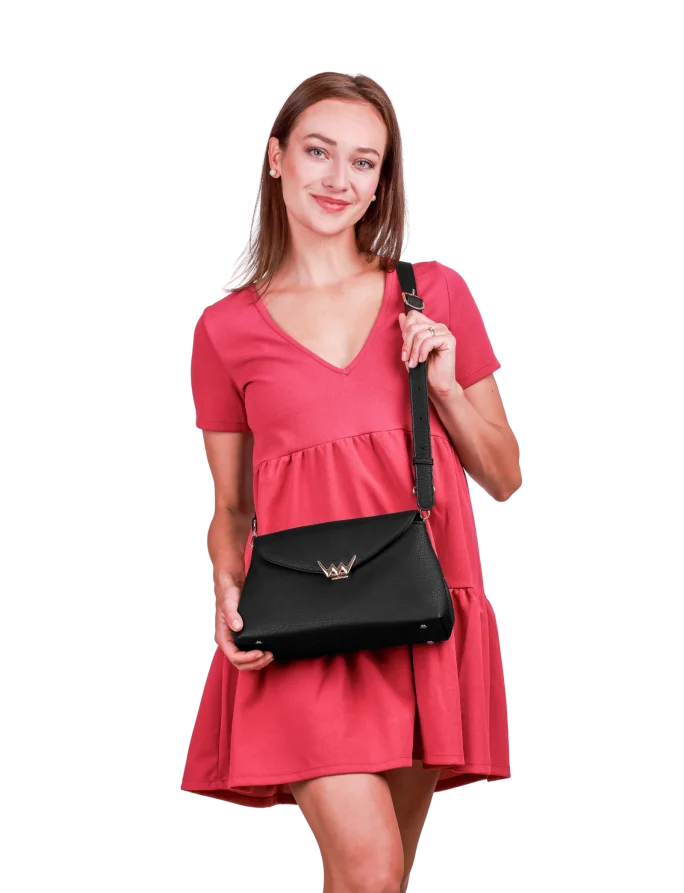 Leera Black