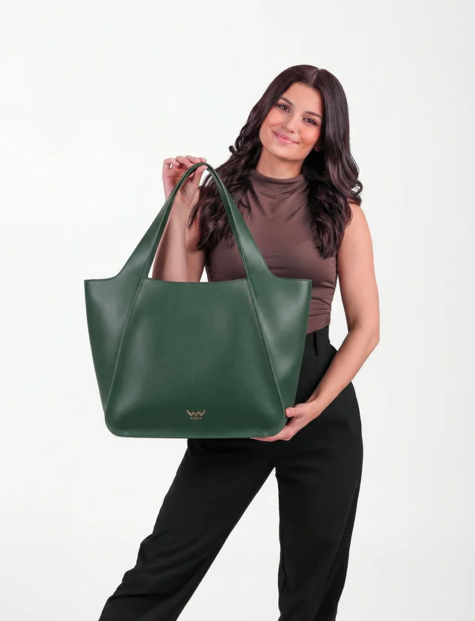 Calyste Green