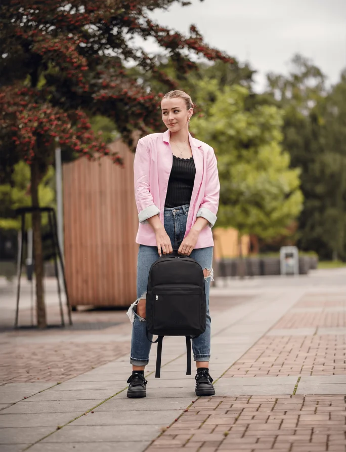 Cesyl Black